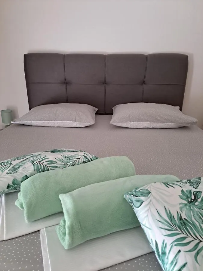 Apartments&Room Babic Kastela 3*,