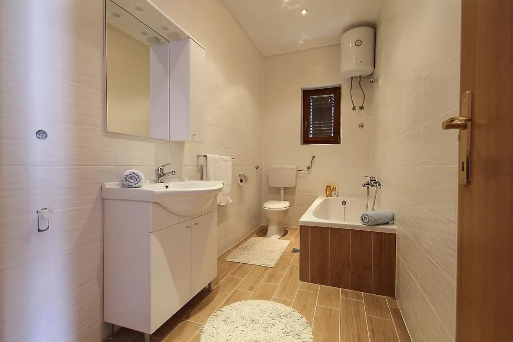 Apartments&Room Babic Kastela 3*,